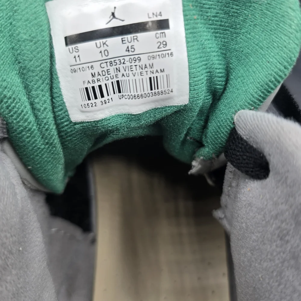 Nike Black and Green Athletic‎ Shoes